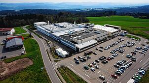 Das Freudenberg-Werk Oberwihl aus der Luft gesehen. Das in Weinheim ansässige Unternehmen stellt hier O-Ringe her. Über 300 Menschen ...