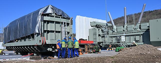 Bild 6: Trafotransport: So kommt der 300-Tonnen-Koloss nach Gurtweil zum Umspannwerk
