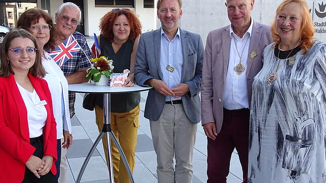 Beim Empfang (von links): Pauline Gabaud (Praktikantin bei der Stadtverwaltung Waldshut aus Blois), Elvira Hansmann (Vorsitzende des ...