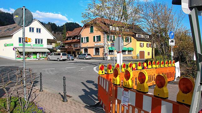 Anfang April wurden in Sipplingen die Uferanlagen ebenso wie in Überlingen und Bodman-Ludwigshafen für den Publikumsverkehr gesperrt. ...
