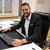 Der neue Hüfinger Bürgermeister hat am Donnerstag, 1. August, das erste Mal hinter seinem Schreibtisch im Rathaus Platz genommen.