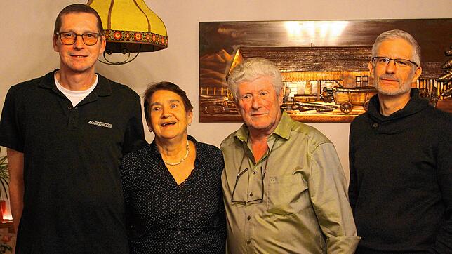 Die Geehrten (von links): Jürgen Schmid, Johanna Berger, Vorsitzender Anton Huber und Heiko Strittmatter. Bild: Marianne Bader