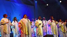 Sie brachten das Gloria-Theater im Handumdrehen in Weihnachtsstimmung: die Golden Voices of Gospel. Bild: Susanne Schleinzer-Bilal