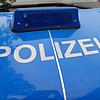 Ein Polizeiauto im Einsatz. (Symbolbild) Bei Hohentengen ist ein Mountainbiker bei einem Sturz schwer verletzt worden.