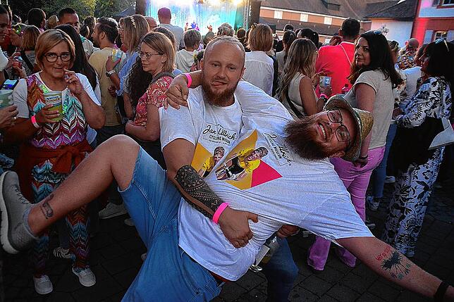 Bild 17: Papis Pumpels sorgen für grandiose Stimmung auf dem Rathausplatz in Bad Dürrheim