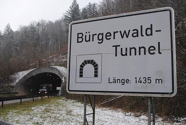Der Bürgerwaldtunnel bei Tiengen vom Westportal aus gesehen.