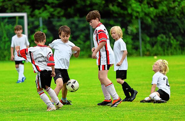 Bild 7: Beim großen Fußballturnier der Radolfzeller Grundschüler zeigen die Nachwuchskicker ihr Talent