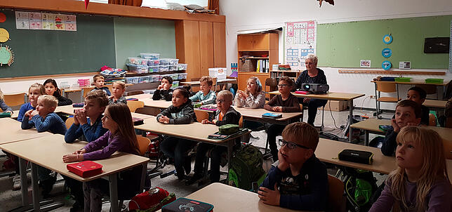 Die Busschule vermitelt den Erstklässlern der Grund- und Werkrealschule Eichberg in Blumberg Sicherheit.