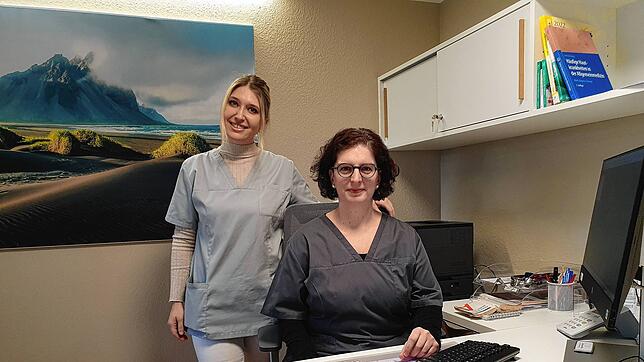 Sie verstehen sich sehr gut: PA-Studentin Stefanie Heckel (links) und Hausärztin Stefanie Ruch. Hier ist die Gesundheits- und ...
