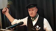 Jörg Bohm in seiner Rolle als Conférencier beim Dorferschoppen (Archiv-Bild).