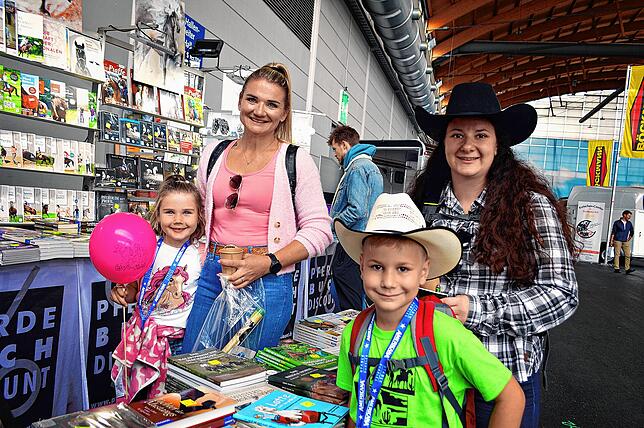 Lisa Stöcker (rechts) und Anna-Lena Feser sind mit ihren Kindern Paul und Lia Rosa auf die Americana gekommen – und haben dafür knapp ...