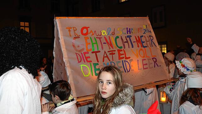 Bild 21: Schmotziger Dunschtig: Tausende Konstanzer nehmen am Hemdglonker teil