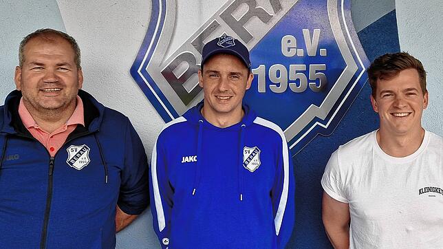 Neue Trainer: Beim SV Berau übernimmt Sören Jörns (Mitte) die sportliche Verantwortung. Ihm zur Seite stehen als Co-Trainer Manfred ...