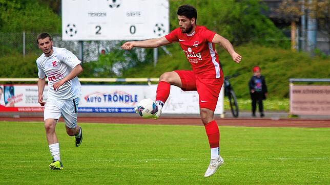 Sehenswert: Der zweifache Torschütze Urtan Aliaj verwandelte einen Freistoß unhaltbar beim 4:0-Erfolg des FC Tiengen 08 im ...