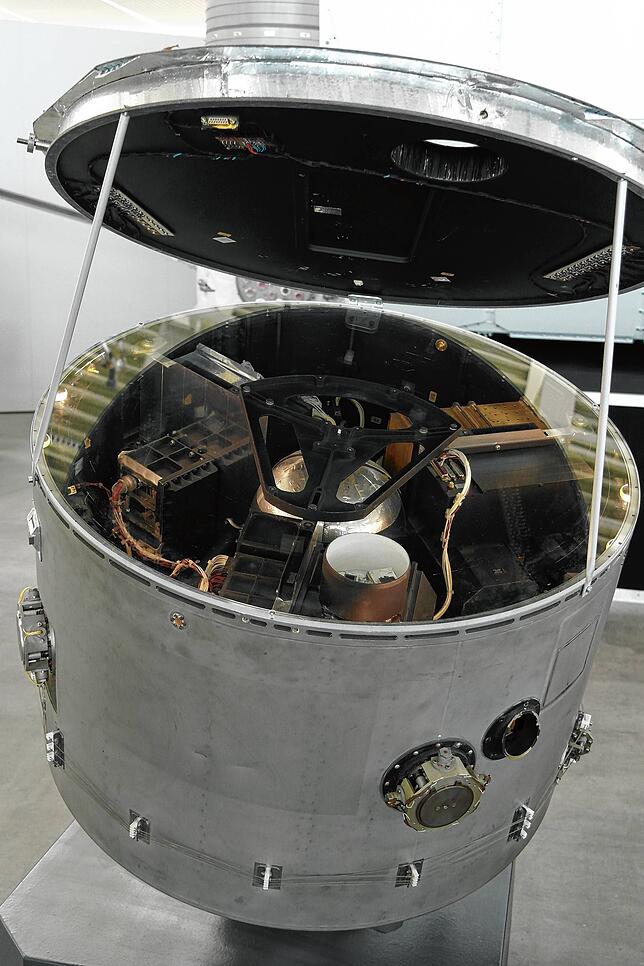 Einblick ins Innere eines Satelliten: Der Aeros ist 1972 als erster unter der Führung des Dornier-Standorts Friedrichshafen ins All ...