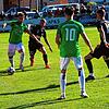 Der Donaueschinger Kapitän Max Schneider (links) wird vom Villinger Leo Albrecht angegriffen. Raphael Schorpp (DJK) und Ryan Hertrich ...