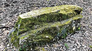 Der heute noch vorhandene zwei Meter lange Steinblock auf der Blattmatte ist ein ungeklärtes Naturell und wirft viele Fragen auf.
