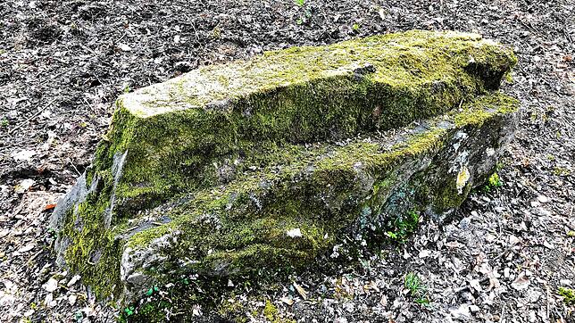 Der heute noch vorhandene zwei Meter lange Steinblock auf der Blattmatte ist ein ungeklärtes Naturell und wirft viele Fragen auf.