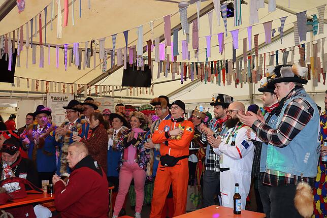 Bild 26: Seenarrentreffen Möggingen: Tausende feiern trotz Regen beim Festumzug!