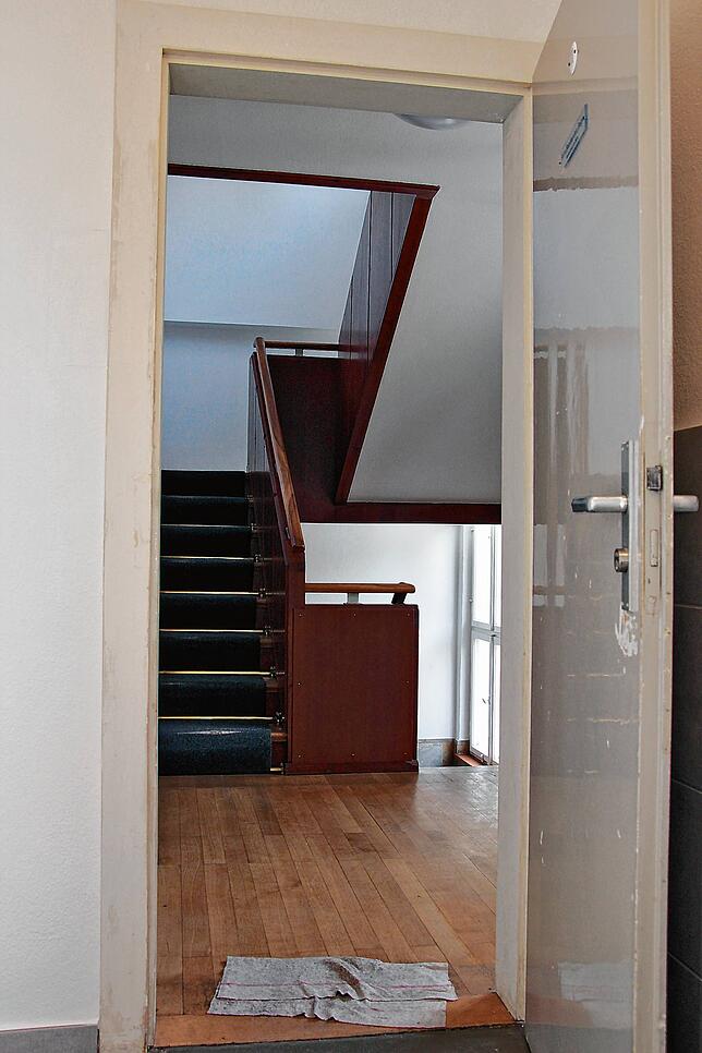 Blick vom Studioeingang ins Treppenhaus.