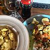 Tortelloni (links) und Fischfilet mit Oliven, Kapern und Tomaten. Der Mittagstisch im Allegretto lockt mit günstigeren Preisen, dabei ...