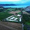 Der Blick von oben auf das Zeltlager und den Bodensee: Hier campen momentan rund 1000 Mitglieder der Jugendfeuerwehren im Landkreis.