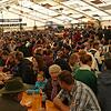 Das große Festzelt ist an allen Tagen des Kreiserntedankfestes in Mundelfingen rappelvoll. Trotz des regnerischen Wetters kommen viele ...