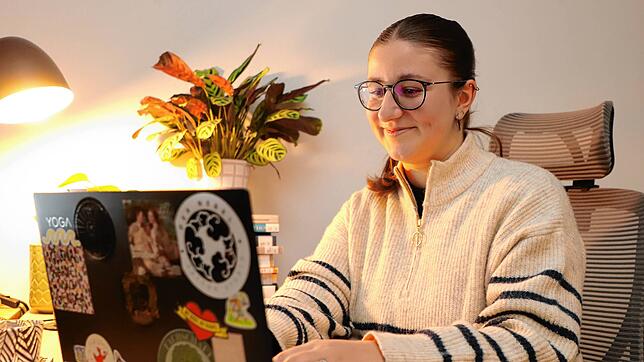 Die Soziologie-Studentin Sarah Marquardt tritt in Sachen Künstliche Intelligenz auf die Euphorie-Bremse: „Da kommt schon manchmal ...