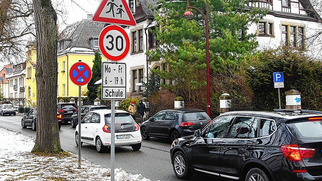 Villingens Klosterring ist nach zwei schweren Motorradunfällen stückweise als Tempo 30-Zone ausgewiesen. Dies schützt auch die ...
