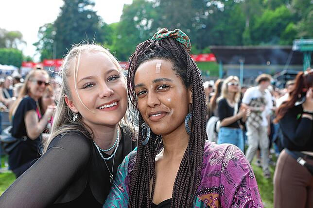 Bild 3: Im Stadion wird am zweiten Tag des Campus-Festivals nochmals aufgedreht