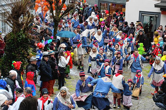 Auch die Mühle-Vere aus Dietershofen brachten Stimmung in den Meßkircher Umzug.