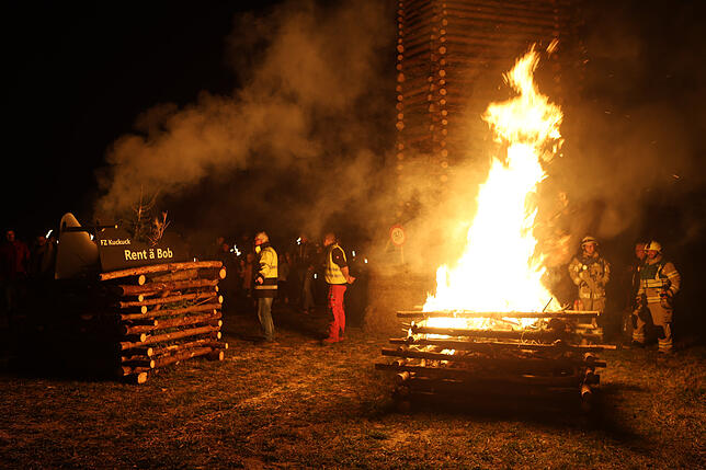 Bild 4: Litzelstetten 2025: Diese Funkenfeuer-Bilder fangen die Tradition perfekt ein!