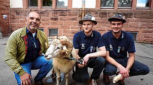 Der Bock 2025 ist bereits getauft. Hier ein Bild von Markus & Markus: Bockgötti Markus Berst (von links) und Chilbibock Markus der ...