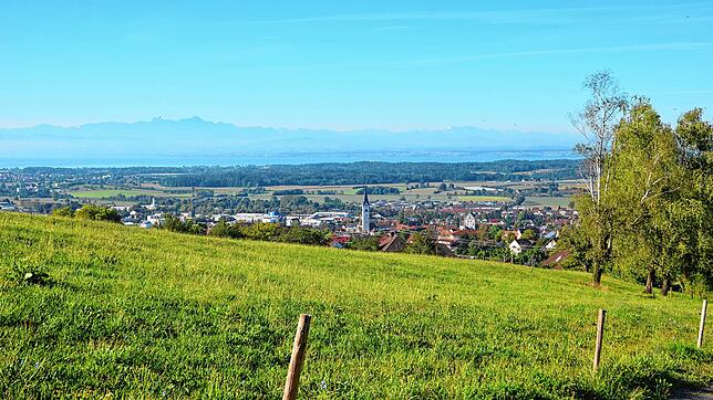 Der Blick auf Markdorf, vom Gehrenberghang aus. Was ist Heimat für die Menschen, die hier wohnen? Dieser Frage gehen im Gespräch mit ...