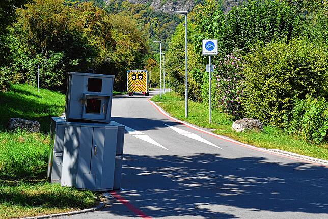 An der Roseneggstraße in Singen wurde ein Blitzer aufgestellt, um Schleichfahrern entgegenzutreten