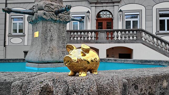 Die fetten Jahren, als das städtische Sparschwein gut gefüllt war, sind vorbei. Mit einem Übergangshaushalt bereitete der Wehrer ...