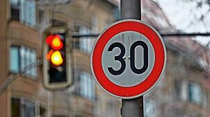 Tempo 30 kann für weniger Lärm sorgen, meinen die Befürworter. Foto: Carstensen