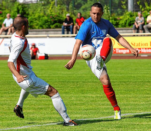 Wiedersehen der Sportchefs beim Pokalfinale: Vor zehn Jahren standen sich Jasmin Rastoder (links) vom FC Tiengen 08 und Sascha Müller ...