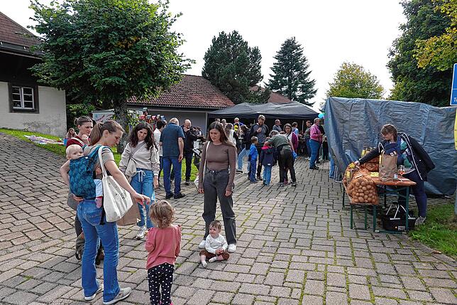 Bild 9: Kleiner Markt – großes Flair: So schön war es auf dem Dorfmarkt der Frauengemeinschaft Strittmatt