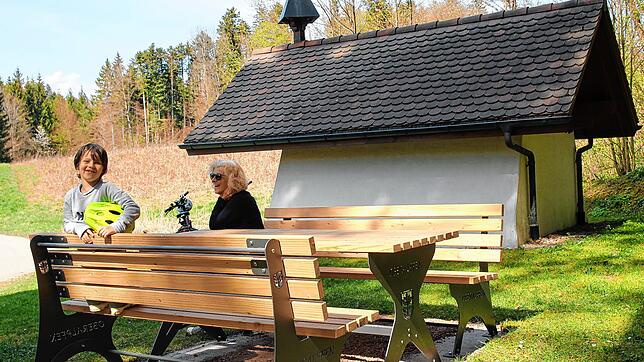 Wenn der Winter vorbei ist, wird das Zahnkäppele in Oberalpfen wieder Ziel für Wanderer, Spaziergänger und Radfahrer. Die Stadt hat den ...