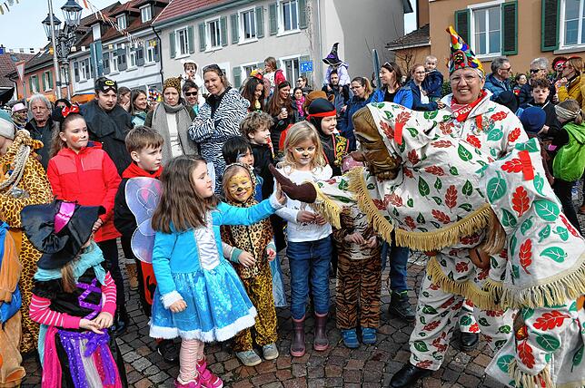 Bild 15: Beste Einblicke zum Narrenbaumsetzen in Markdorf – so feiert die Stadt!