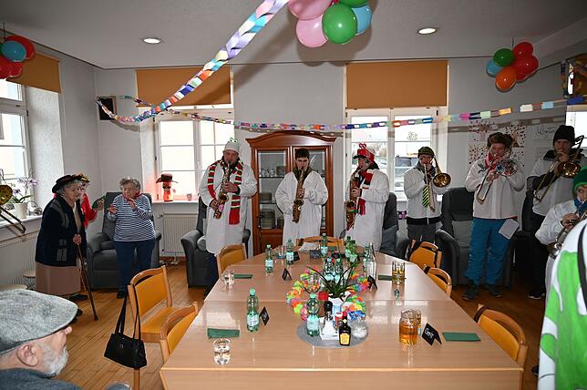 Bild 31: So schön war der Schmutzige Donnerstag in Lauchringen - Die schönsten Narren-Bilder des Tages!