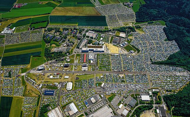 Bild 1: Atemberaubende Luftbilder zeigen Southside 2022 von oben