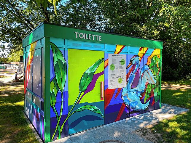Gleiches Prinzip, anderes Aussehen: eine Öko-Toilette im Freiburger Freizeit- und Ausflugsgelände Dietenbach.