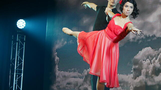 Tobias Joch als Jerry Mulligan und Mariana Hidemi als Lise Dassin überzeugten im Tanzmusical &bdquo;Ein Amerikaner in Paris&ldquo;.
