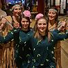 Niemals ohne: Ramona, Tamara, Carmelina und Lisa kamen selbstverständlich im Kostüm und feierte stilecht als Indianerinnen und Kakteen. ...