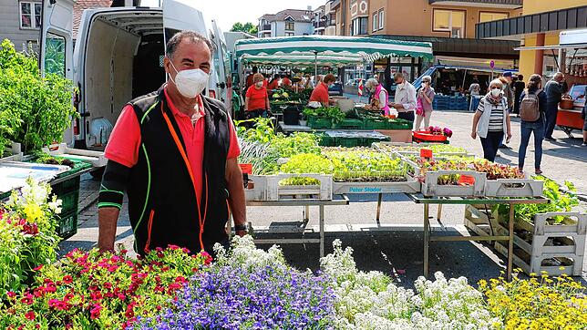Leopold Glaser sehnt sich an seinen alten Marktstandort zurück. Im &bdquo;Exil&ldquo; an der Wasserstraße fließt der Autoverkehr und ...