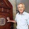 Walter Rügert leitete seit 1998 das Pressereferat der Stadt Konstanz. Jetzt tritt er das letzte Mal aus der Tür; die Wendeltreppe im ...