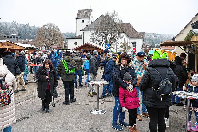 Bild 9: Immendinger Weihnachtsmarkt am Schloss begeistert die Besucher
