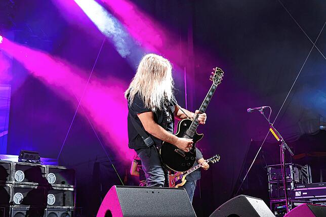 Bild 19: Schlossgarten Open Air: Tausende Rockfans feiern Gotthard und Krokus -  Die besten Bilder